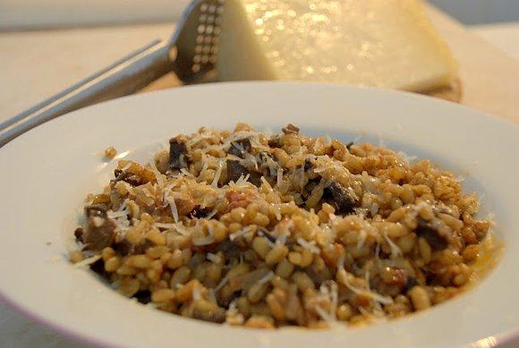 Orzotto z grzybami i suszonymi pomidorami