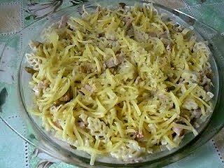Makaron zapiekany z pieczarkami i kiełbasą