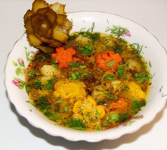 Ogórkowa z kwiatem i lubczykiem