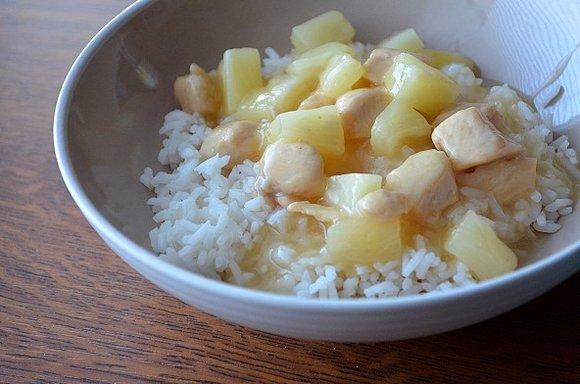 Kurczak z imbirem i ananasem - rozgrzewające danie
