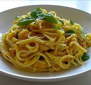Spaghetti z dynią i ziołami na pochmurne dni