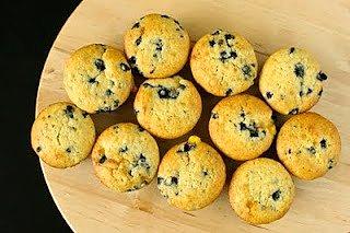 Muffiny z budyniem i owocami
