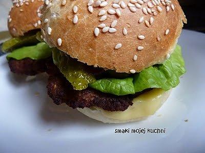 Domowe hamburgery na ciepłych bułkach