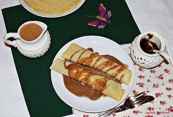 Naleśniki z sosem czekoladowym