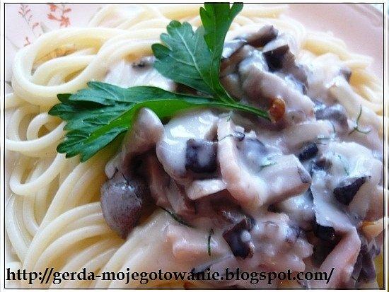 Spaghetti z kremowym sosem grzybowym i boczkiem