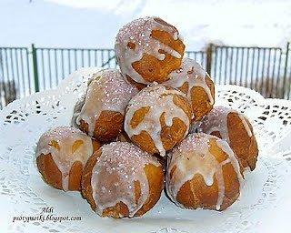 Pączki z konfiturą różaną