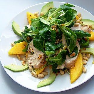 Sałatka z kurczakiem mango i avocado w miętowo-cytrusowym dressingu