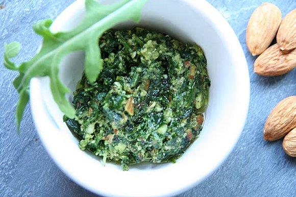 Domowe pesto z rukoli i migdałów
