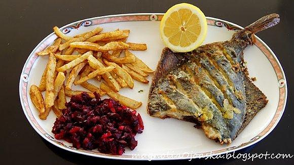Fish & chips - ryba z frytkami i sałatką z buraczków