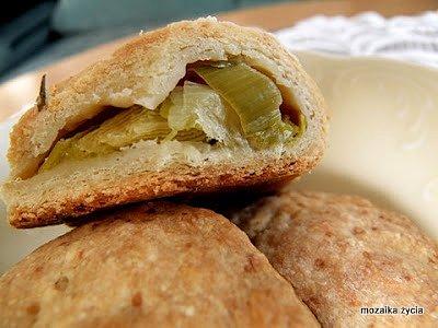 Porowo-serowe pierożki z ciasta serowego