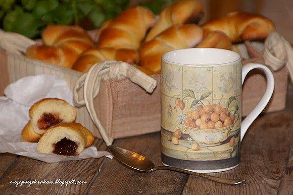 Drożdżowe rogaliki z ziemniakami