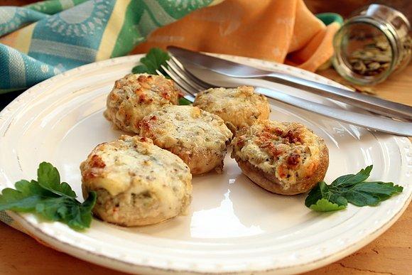 Pieczarki zapiekane z serem camembert