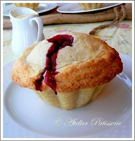 Mini red berry pie z sosem szodonowym