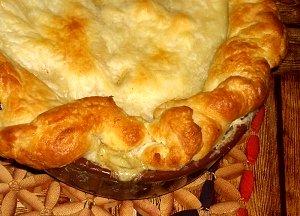Duży chicken pot pie z kurczakiem i warzywami