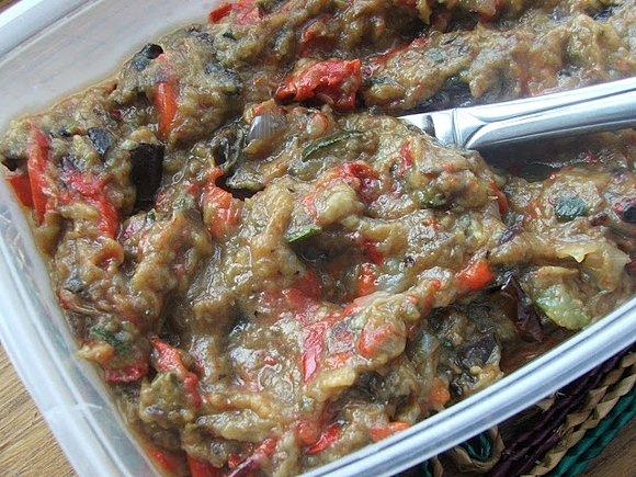 Pasta w stylu śródziemnomorskim do chleba i makaronu