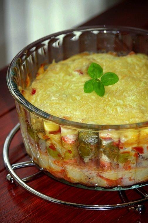 Zapiekanka z brukselkami i kotletami mielonymi