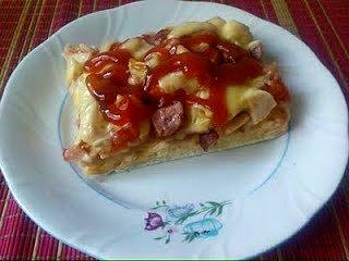 Pizza z własnymi dodatkami na Światowy dzień pizzy