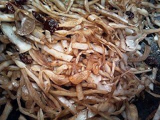 Biała kapusta smażona z balsamico i suszoną żurawiną