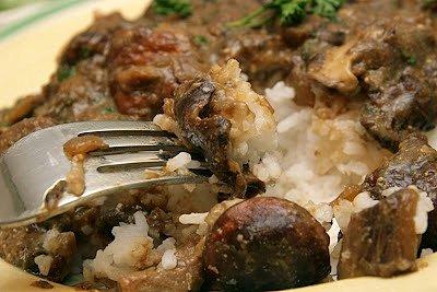 Gulasz z leśnych grzybów na ryżu