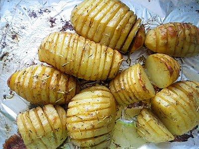Pieczone ziemniaki z ziołami