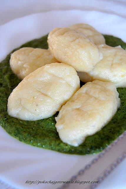 Gnocchi w sosie szpinakowym