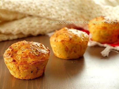 Drożdżowe muffiny serowo-cebulowe