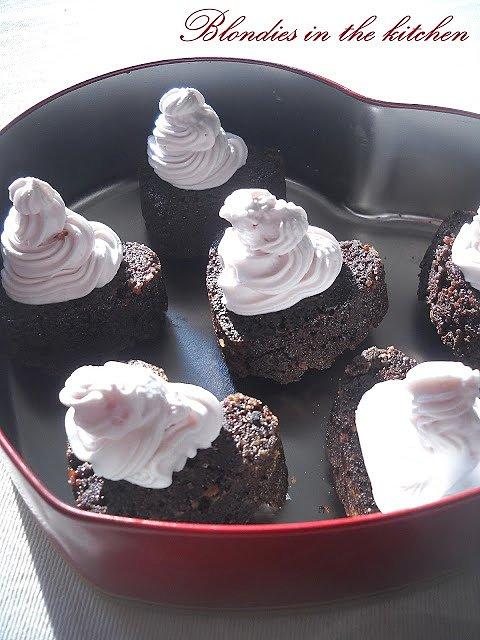 Serduszkowe babeczki brownies