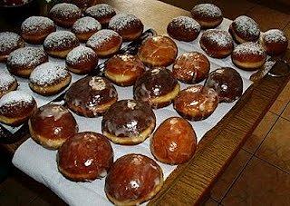 Tłusty czwartek przepisy na pączki i ciasta drożdżowe