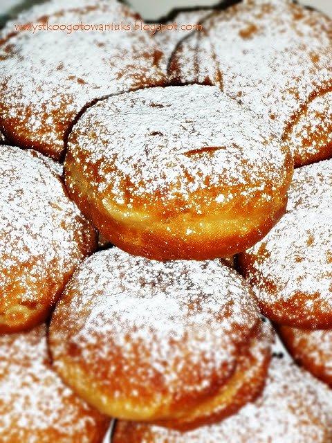 Pączki z nadzieniem różanym