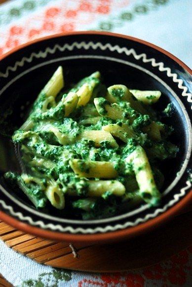 Rigatoni ze szpinakiem i serem z niebieską pleśnią