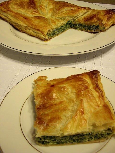 Ricotta ze szpinakiem i migdałami w cieście francuskim