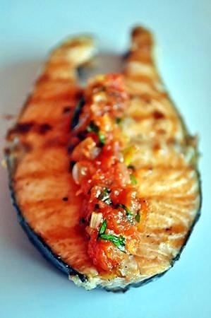 Grillowana ryba z sosem Rougail