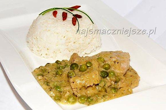 Polędwiczki z groszkiem i zielonym sosem curry