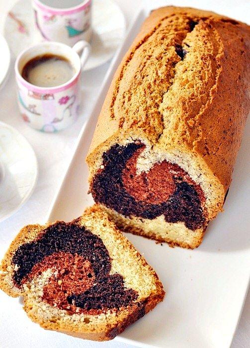 Babka piaskowa wielowarstwowa z migdałami, kakao, cynamonem i orzechami laskowymi