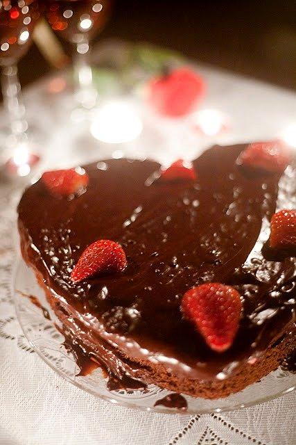Walentynkowy tort czekoladowo-malinowy