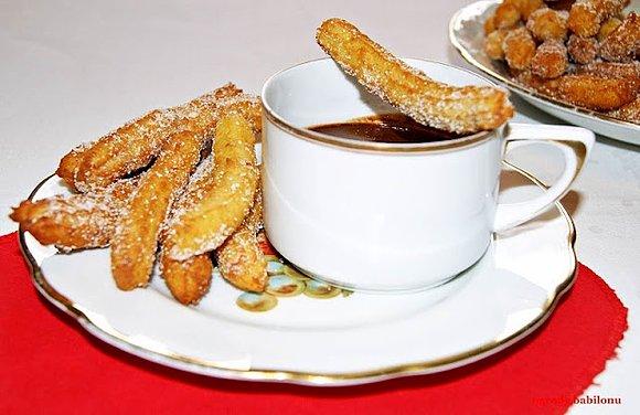 Churros z sosem czekoladowym