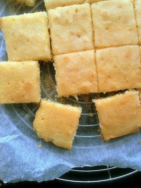 Proste ciasto cytrynowe z polewą limonkową