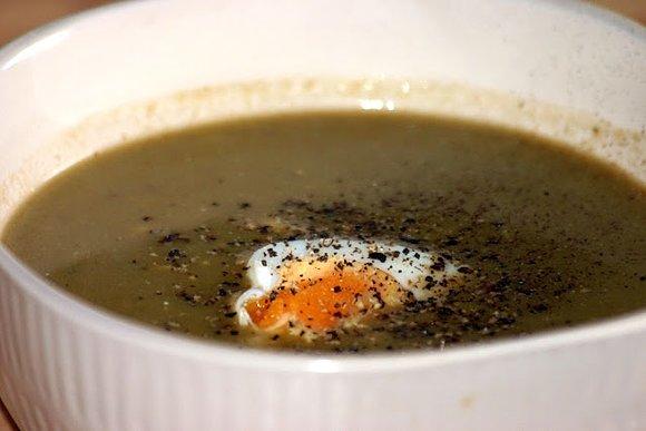Zupa szczawiowa z jajkiem