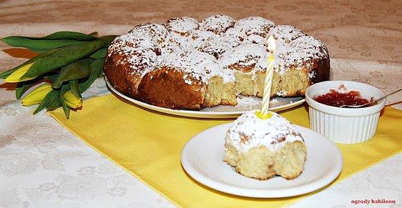 Buchta z różanym nadzieniem