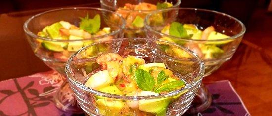 Koktajl z krewetek i avocado w sosie mango