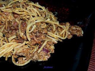 Spaghetti na czerwonym winie