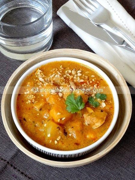 Gaeng phed gai tajskie czerwone curry z kurczakiem