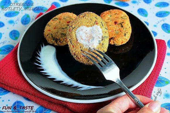 Kotlety mielone z otrąb z papryczką chili i ogórkiem konserwowym