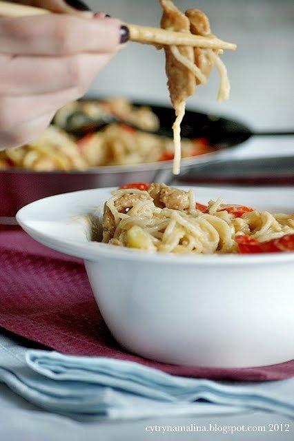 Kurczak po tajsku z warzywami i zielonym curry
