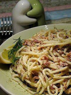 Spaghetti z łososiem wędzonym