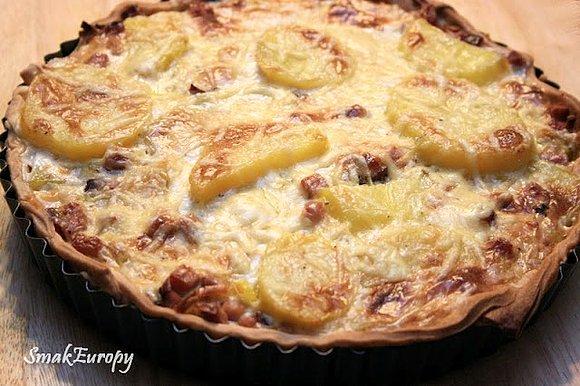Ziemniaczana tarta z porem i szynką w śmietanowym sosie