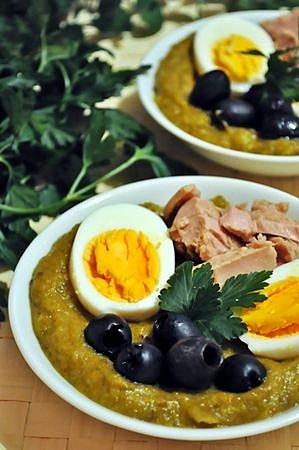 Sałatka z grillowaną papryką i tuńczykiem
