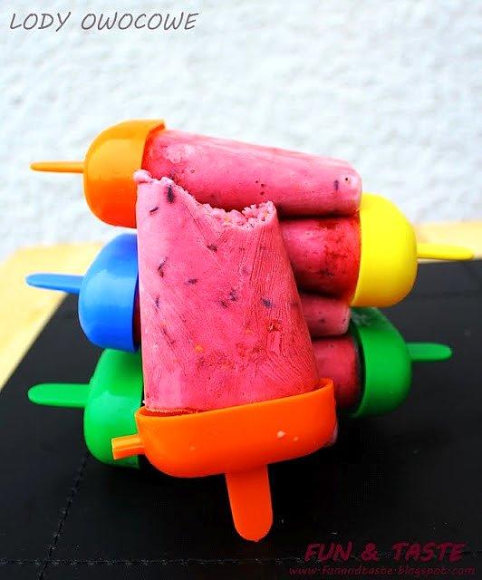 Zdrowe lody z jogurtem i owocami, bez dodatku cukru