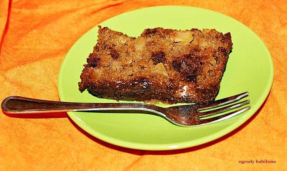 Placek z jabłkami, cheddarem i daktylami