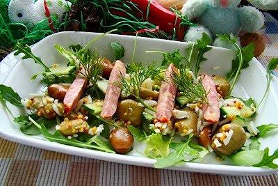 Rukola z bobem i kabanosem serowym